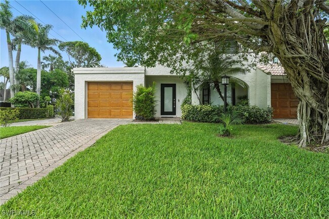 1140 5th St S in Naples, FL - Building Photo - Building Photo