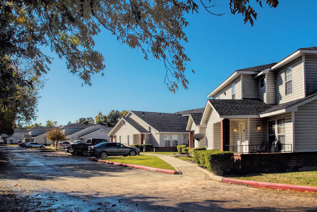 Garden Gate Apartments in New Caney, TX - Building Photo