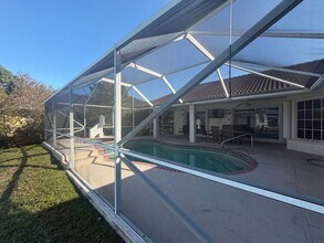 11241 NW 22nd St in Plantation, FL - Foto de edificio - Building Photo