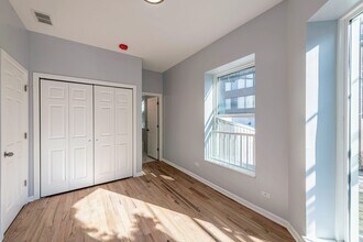 1018 W Ainslie St in Chicago, IL - Building Photo - Building Photo