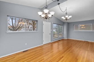 550 Versailles Dr in Florissant, MO - Building Photo - Building Photo