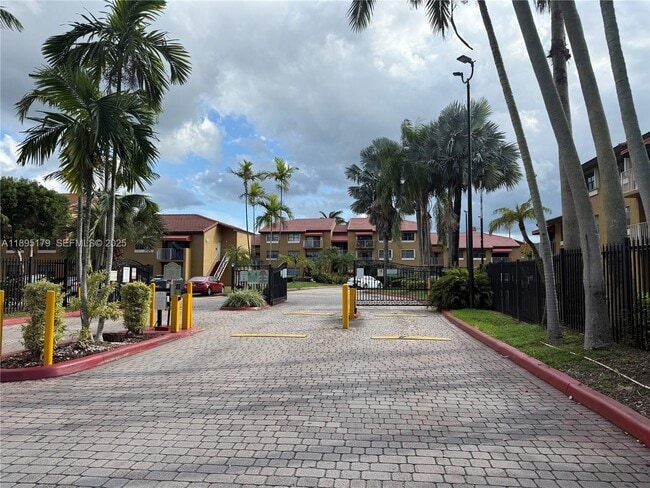 15500 SW 80th St in Miami, FL - Building Photo - Building Photo