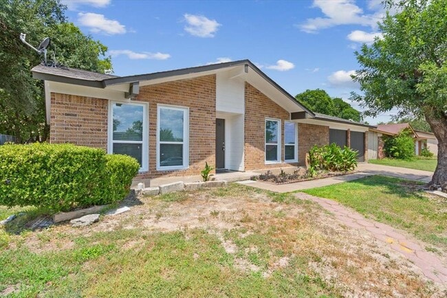10100 Woodglen Dr in Austin, TX - Building Photo - Building Photo