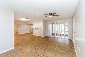 4938 Hidden Hills Dr in Lakeland, FL - Building Photo - Building Photo