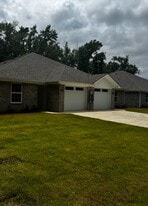 8439 Garrett Dr in Tyler, TX - Building Photo