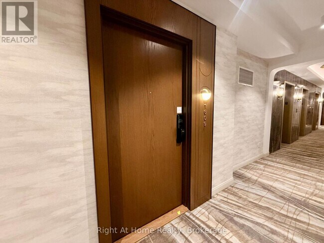 3240 William Coltson Ave in Oakville, ON - Building Photo - Building Photo