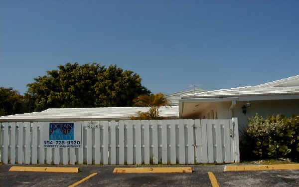 4701 NE 21st Ave in Fort Lauderdale, FL - Foto de edificio - Building Photo