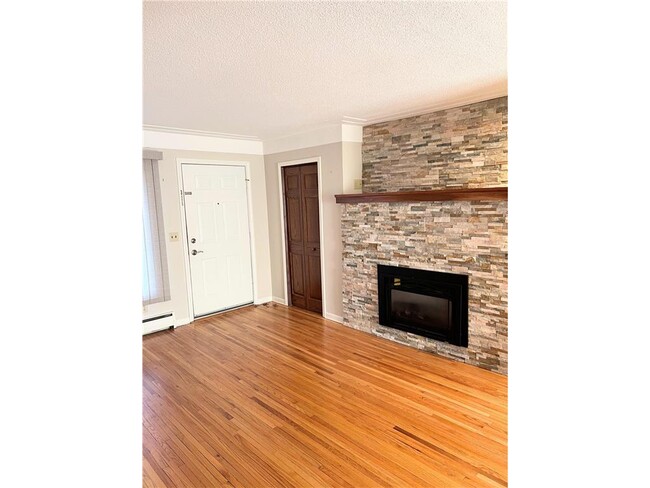 13709 Country Ln in Burnsville, MN - Building Photo - Building Photo