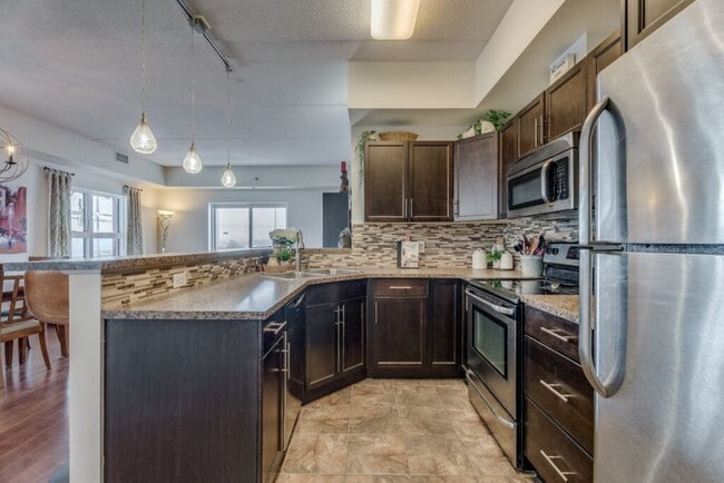 100-100 Creek Bend Rd in Winnipeg, MB - Building Photo - Building Photo