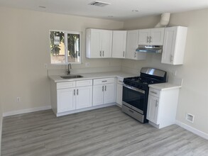 19624 Bassett St in Reseda, CA - Building Photo - Building Photo