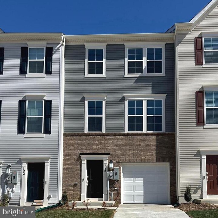 118 Telluride Wy in Charles Town, WV - Building Photo