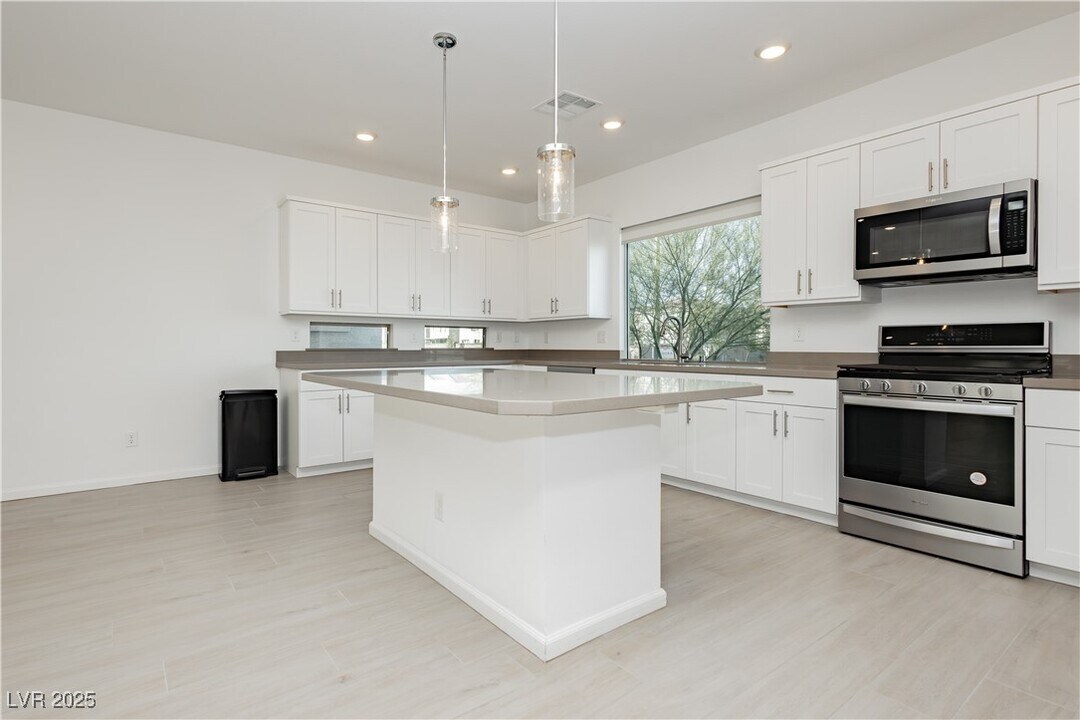 7977 Mountain Lilac St in Las Vegas, NV - Building Photo