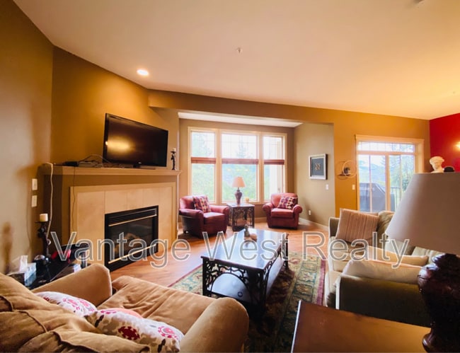 1795 Country Club Dr in Kelowna, BC - Building Photo - Building Photo