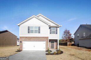243 Augusta Woods Dr in Villa Rica, GA - Building Photo
