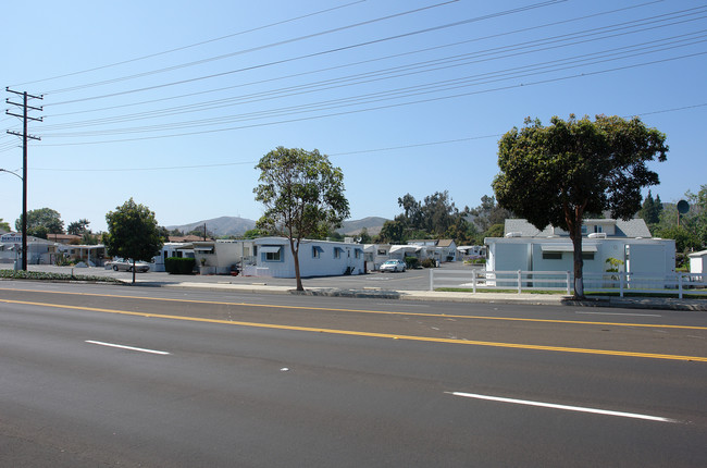 3975 Telegraph Rd in Ventura, CA - Building Photo - Building Photo