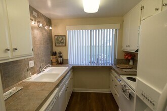 3400 South Main Street in Santa Ana, CA - Foto de edificio - Building Photo