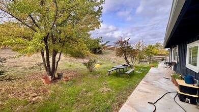 2335 Bella Tierra Ln in Paso Robles, CA - Building Photo - Building Photo