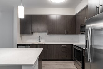 Legacy Rochester Hills in Rochester Hills, MI - Foto de edificio - Interior Photo