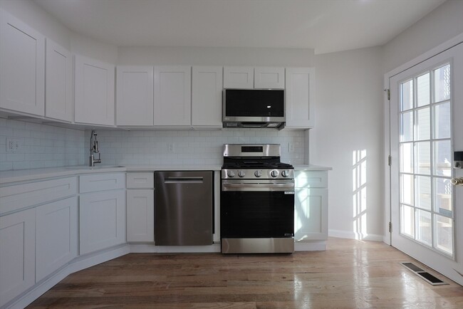 3 Appian Pl, Unit TH in Boston, MA - Building Photo - Building Photo