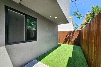 1330 Tamarind Ave in Los Angeles, CA - Building Photo - Building Photo
