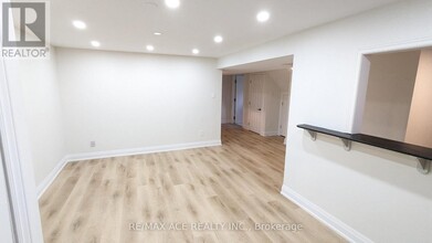 40 Jacwin Dr in Ajax, ON - Building Photo - Building Photo