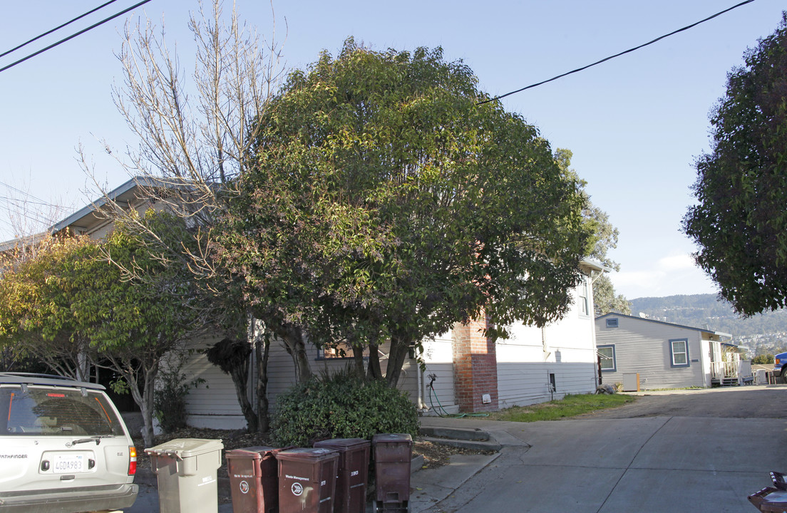 4008-4018 Lyon Ave in Oakland, CA - Building Photo