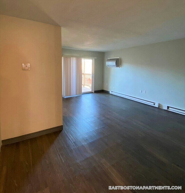 300 Meridian St in Boston, MA - Building Photo - Building Photo