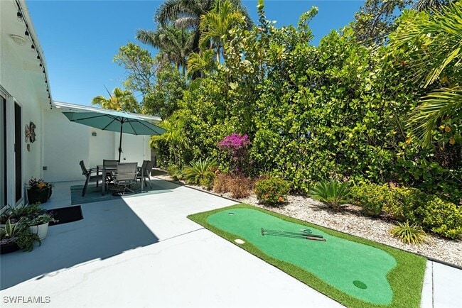 property at 1971 Holiday Ln