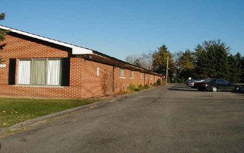 Rosegarden Apartments in Warren, MI - Foto de edificio - Building Photo