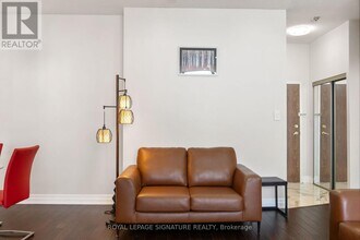 550 Webb Dr in Mississauga, ON - Building Photo - Building Photo