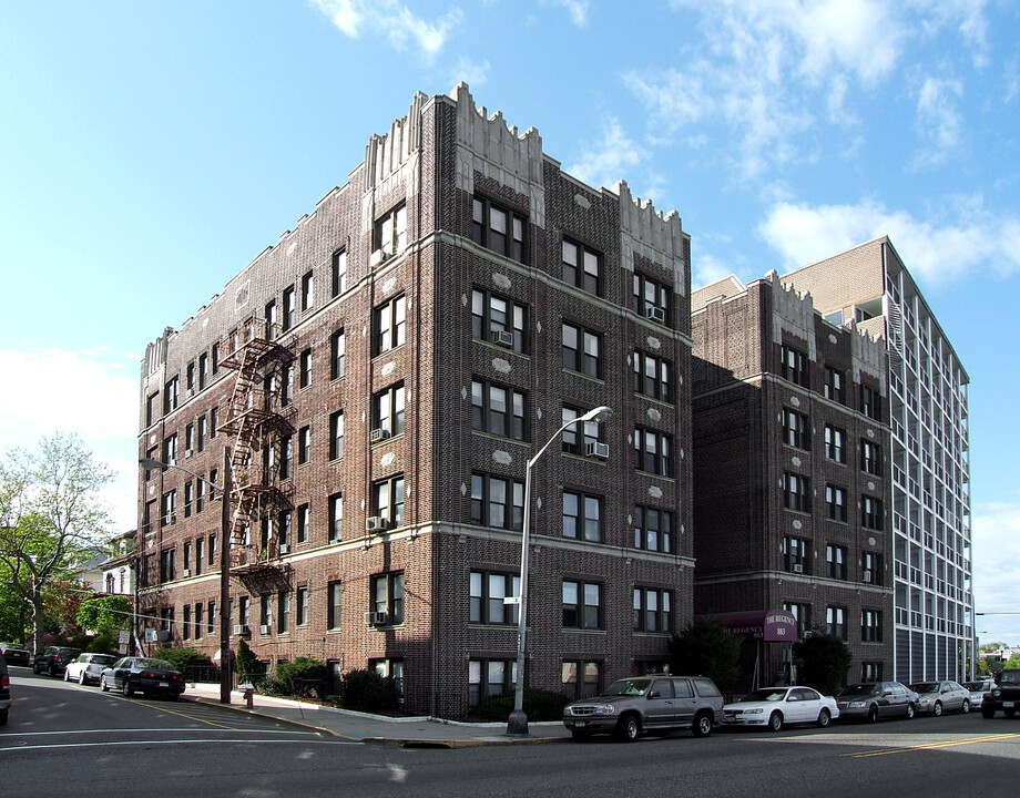 The Regency in Weehawken, NJ - Building Photo