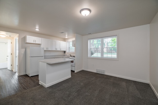 Broadview Gardens Apartments in Cleveland, OH - Foto de edificio - Interior Photo