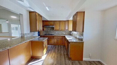 1100 S Jefferson Ave in Fullerton, CA - Building Photo - Building Photo