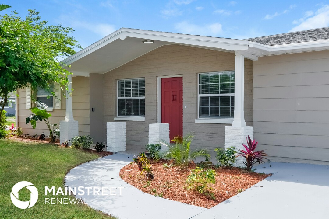 1319 Gerard Ln in Holiday, FL - Building Photo