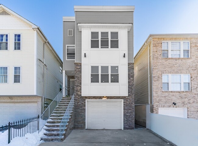 168 Johnson Ave, Unit 1st Floor