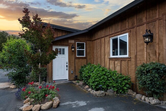 15002 Chalk Hill Rd in Healdsburg, CA - Building Photo - Building Photo