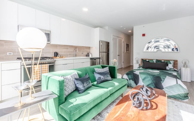 property at 2340 N Lincoln Ave