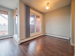 Commonwealth in Edmonton, AB - Building Photo - Building Photo