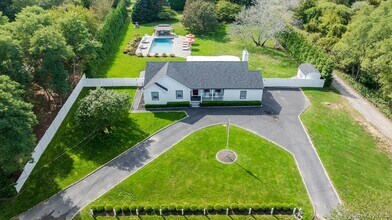 525 Rocky Point Rd in East Marion, NY - Building Photo - Building Photo