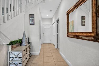 2705 SW 119th Way in Miramar, FL - Foto de edificio - Building Photo