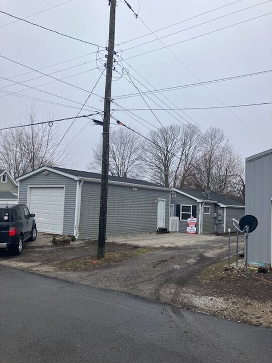 203 1st St in New Market, IN - Building Photo