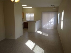 5433 E Jackpot Winner Ln in Las Vegas, NV - Building Photo - Building Photo