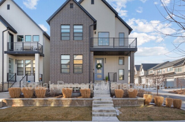 property at 2442 N Gotland Wy