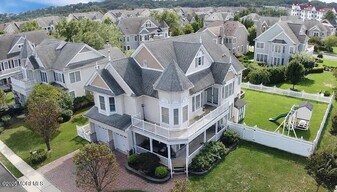 26 Lighthouse Dr in South Amboy, NJ - Building Photo