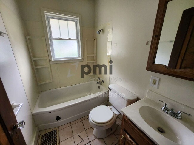 303 E Kellar Ln in Decatur, IL - Building Photo - Building Photo