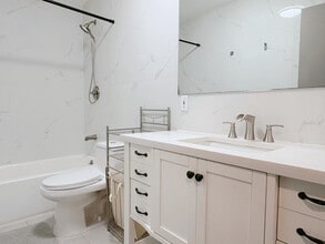 724 NE 3rd St in Hallandale Beach, FL - Building Photo - Building Photo