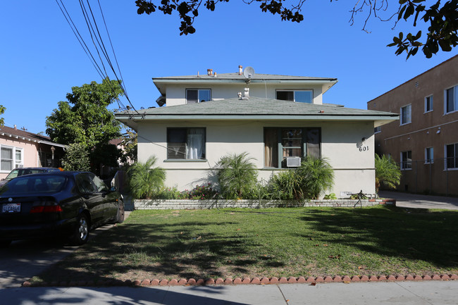 601 E Garfield Ave in Glendale, CA - Building Photo - Building Photo