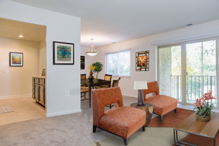 Oakland Hills in Arnold, MD - Building Photo