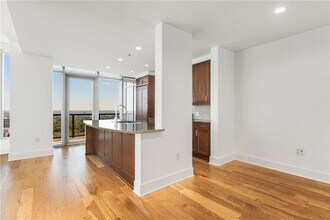 3630 Peachtree Rd in Atlanta, GA - Building Photo - Building Photo