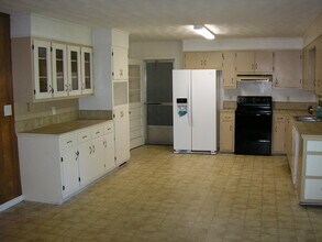 2427 Smallhouse Rd in Bowling Green, KY - Building Photo - Building Photo